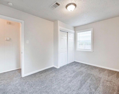 9306 Chesterfield Drive - Photo Thumbnail 16