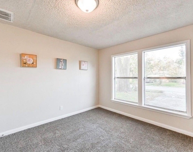 9306 Chesterfield Drive - Photo Thumbnail 23