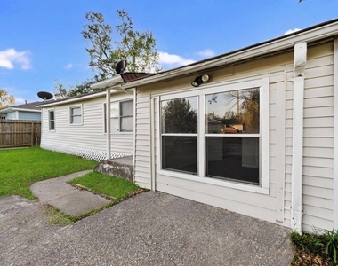 9306 Chesterfield Drive - Photo Thumbnail 2