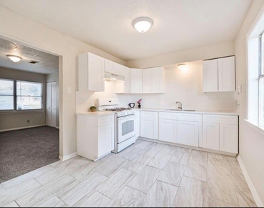 9306 Chesterfield Drive - Photo Thumbnail 7