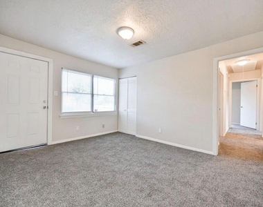 9306 Chesterfield Drive - Photo Thumbnail 18
