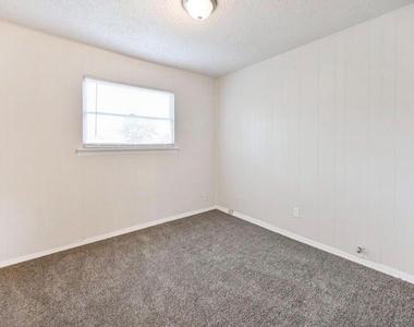 9306 Chesterfield Drive - Photo Thumbnail 10