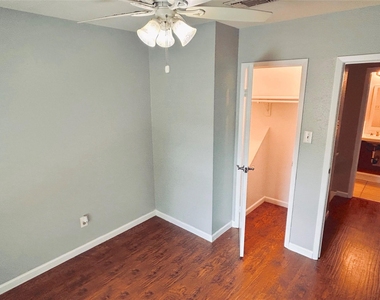720 Memorial Mews Street - Photo Thumbnail 8