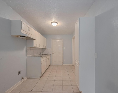 4906 Larkspur Street - Photo Thumbnail 3