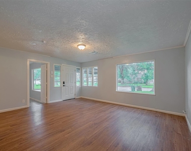 4906 Larkspur Street - Photo Thumbnail 2