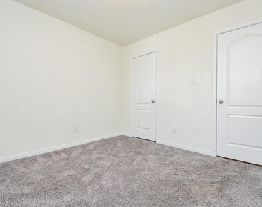 15102 Darbydale Drive - Photo Thumbnail 12