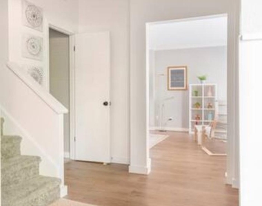2100 Tanglewilde Street - Photo Thumbnail 11