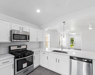 13112 Trail Manor Drive - Photo Thumbnail 3