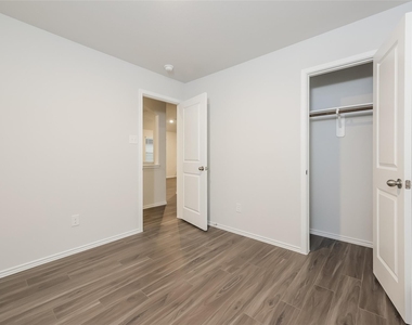 13609 Mourning Dove Street - Photo Thumbnail 9