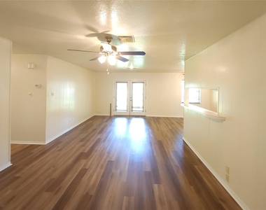 5322 Royal Oak Drive - Photo Thumbnail 3