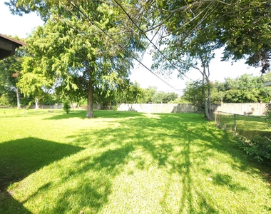 5322 Royal Oak Drive - Photo Thumbnail 11