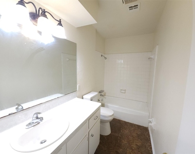 5322 Royal Oak Drive - Photo Thumbnail 8