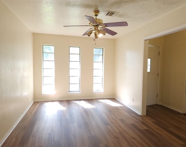 5322 Royal Oak Drive - Photo Thumbnail 2