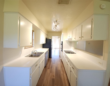 5322 Royal Oak Drive - Photo Thumbnail 5