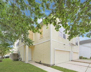 14919 Atmore Place Drive - Photo Thumbnail 1