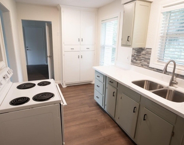 55 Elm Court - Photo Thumbnail 3