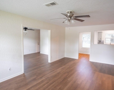55 Elm Court - Photo Thumbnail 4