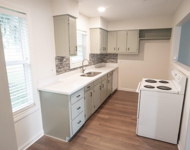 55 Elm Court - Photo Thumbnail 2