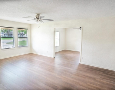 55 Elm Court - Photo Thumbnail 7