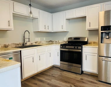 6404 Mountain Pines Lane - Photo Thumbnail 11