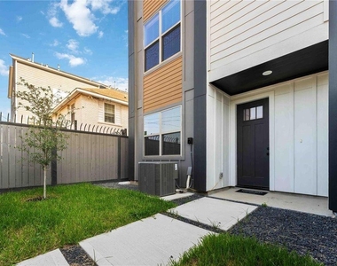 2524 Live Oak Street - Photo Thumbnail 2
