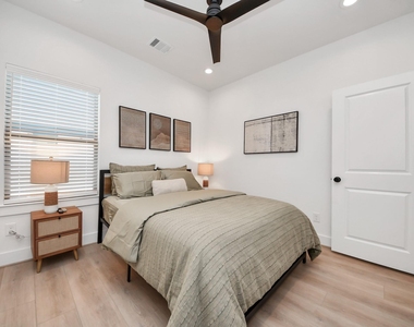 2524 Live Oak Street - Photo Thumbnail 22