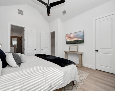 2524 Live Oak Street - Photo Thumbnail 27