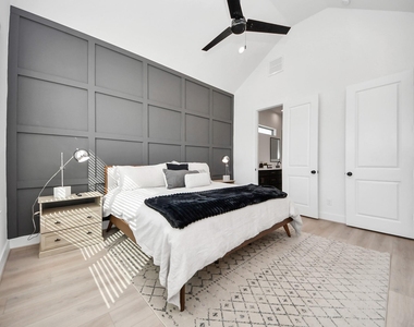 2524 Live Oak Street - Photo Thumbnail 14