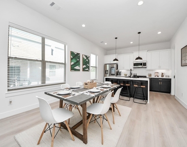 2524 Live Oak Street - Photo Thumbnail 7