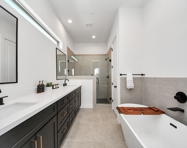 2524 Live Oak Street - Photo Thumbnail 17