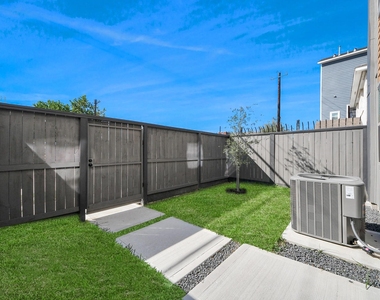 2524 Live Oak Street - Photo Thumbnail 31