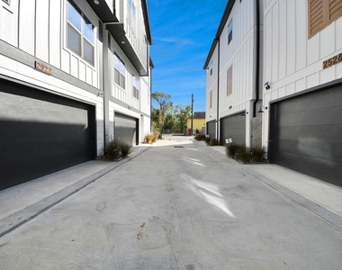 2524 Live Oak Street - Photo Thumbnail 1