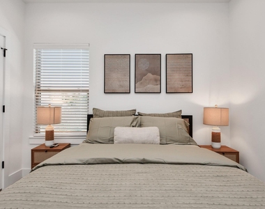 2524 Live Oak Street - Photo Thumbnail 23