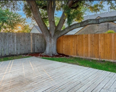 12226 Ravenmoor Drive - Photo Thumbnail 23