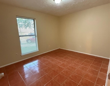 2211 Spring Dusk Lane - Photo Thumbnail 8