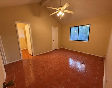 2211 Spring Dusk Lane - Photo Thumbnail 5