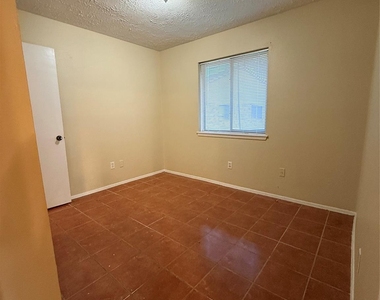2211 Spring Dusk Lane - Photo Thumbnail 10