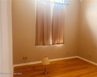 9632 Riverside Drive - Photo Thumbnail 13