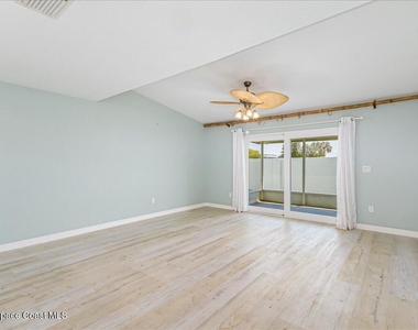 37 Sunset Street - Photo Thumbnail 19