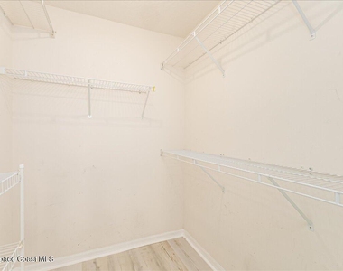 37 Sunset Street - Photo Thumbnail 24