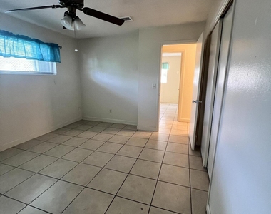 1012 Coronado Drive - Photo Thumbnail 16