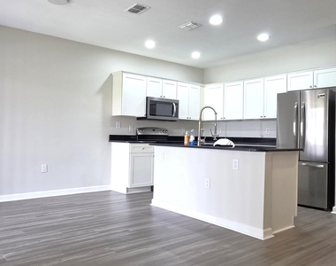 1390 Lara Circle - Photo Thumbnail 5
