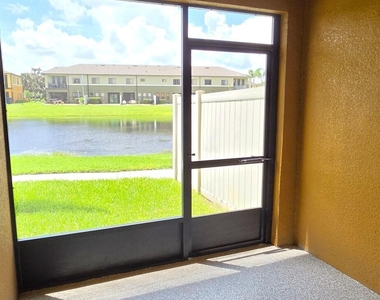 1390 Lara Circle - Photo Thumbnail 17