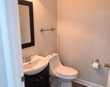 1390 Lara Circle - Photo Thumbnail 7
