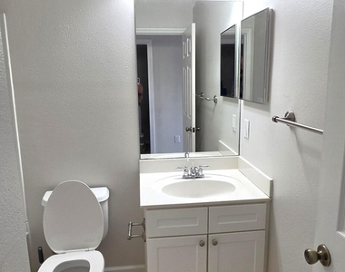 1390 Lara Circle - Photo Thumbnail 14