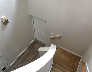 1390 Lara Circle - Photo Thumbnail 16