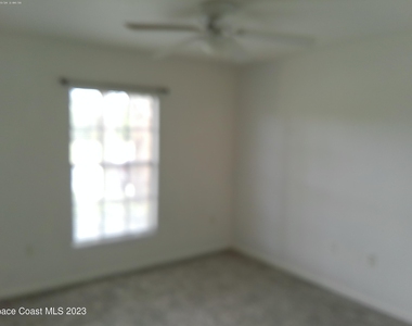 435 Margie Drive - Photo Thumbnail 4