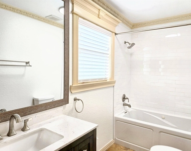 828 E 39th Street - Photo Thumbnail 11