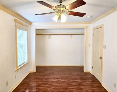 828 E 39th Street - Photo Thumbnail 8