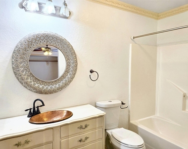 828 E 39th Street - Photo Thumbnail 9